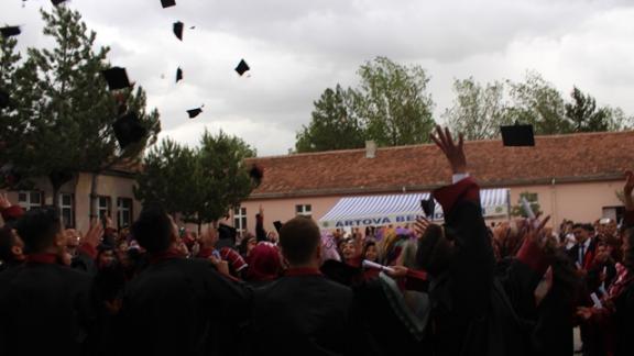 Artova Anadolu Lisesi Mezuniyet Töreni Düzenlendi