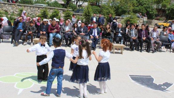 Altınova İlkokulu Yılsonu Okul Şenliği Düzenlendi