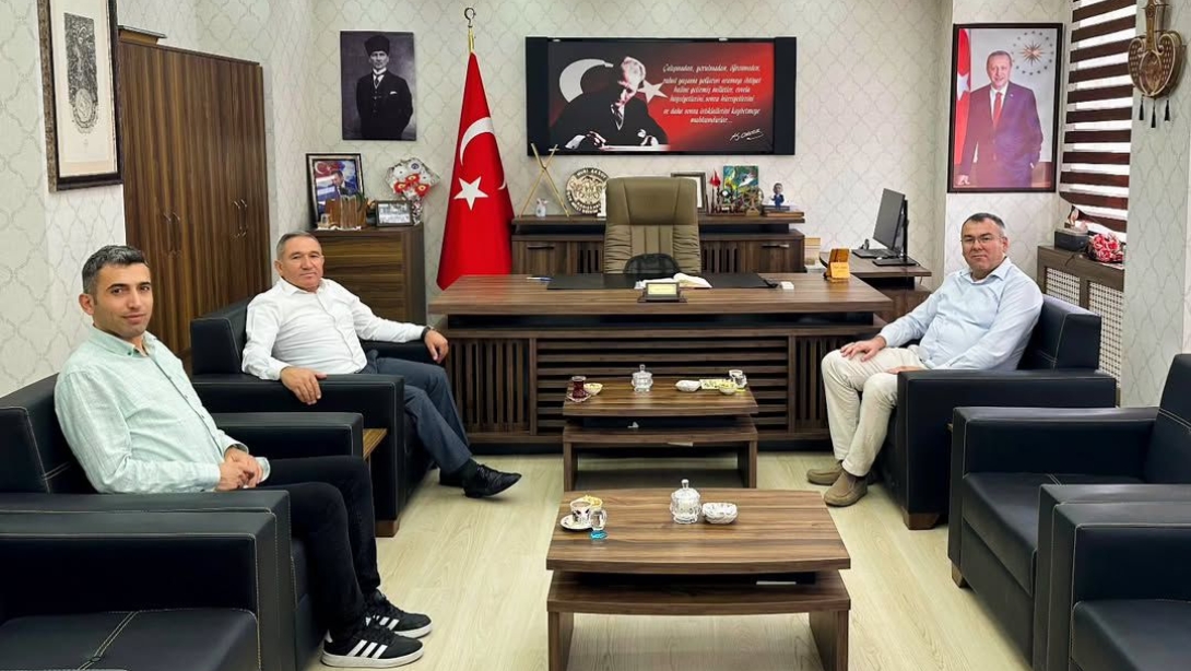 İlçe Milli Eğitim Müdürümüz Sayın Harun ARSLAN, İlçe Milli Eğitim Şube Müdürümüz Sayın Uğur ÇOPUR ile birlikte Kadışehri İlçe Milli Eğitim Müdürü Sayın Nuri AKSOY'u ziyaret etti